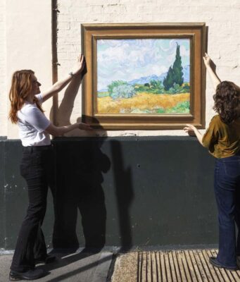 National Gallery takes art to town centres