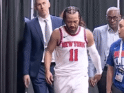 Jalen Brunson injury: Knicks star leaves NBA Finals after hurting knee in Game 1 Jalen Brunson injury: Knicks star leaves NBA Finals after hurting knee in Game 1